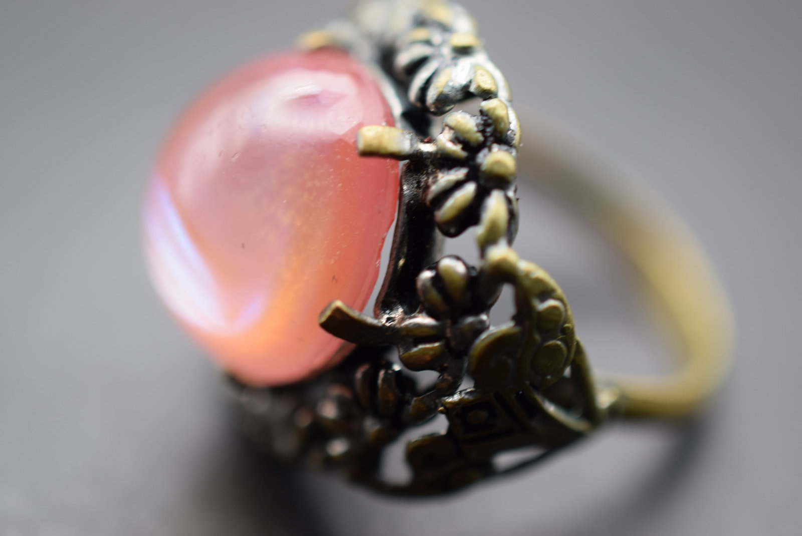 Cats Eye Rhinestone Repousse Flowers Vintage Brass Ring Size 8 Lot 660 (1 of 3)