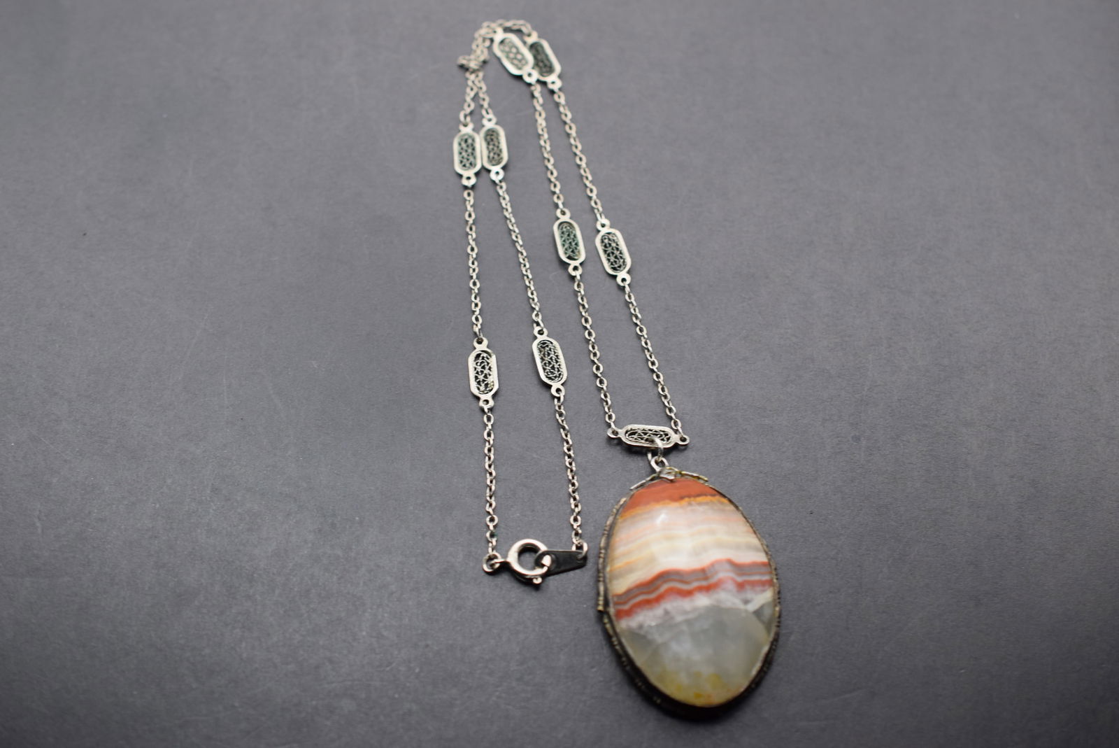 Agate Vintage Necklace pendant Lot 699: Agate Vintage Necklace pendant measures 1 1/2" x 1 1/8" and the intricate chain measures 16" long