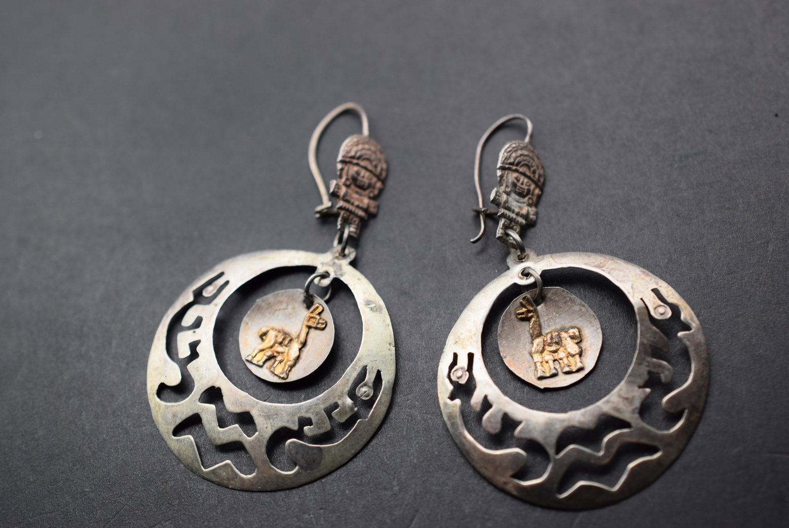 Peru Hoop Earrings Sterling 925 and 18K Vintage Pierced Lot 711: Peru Hoop Earrings Sterling 925 and 18K Vintage Pierced measures 2" x 1 1/4" weighs 2.83 grams