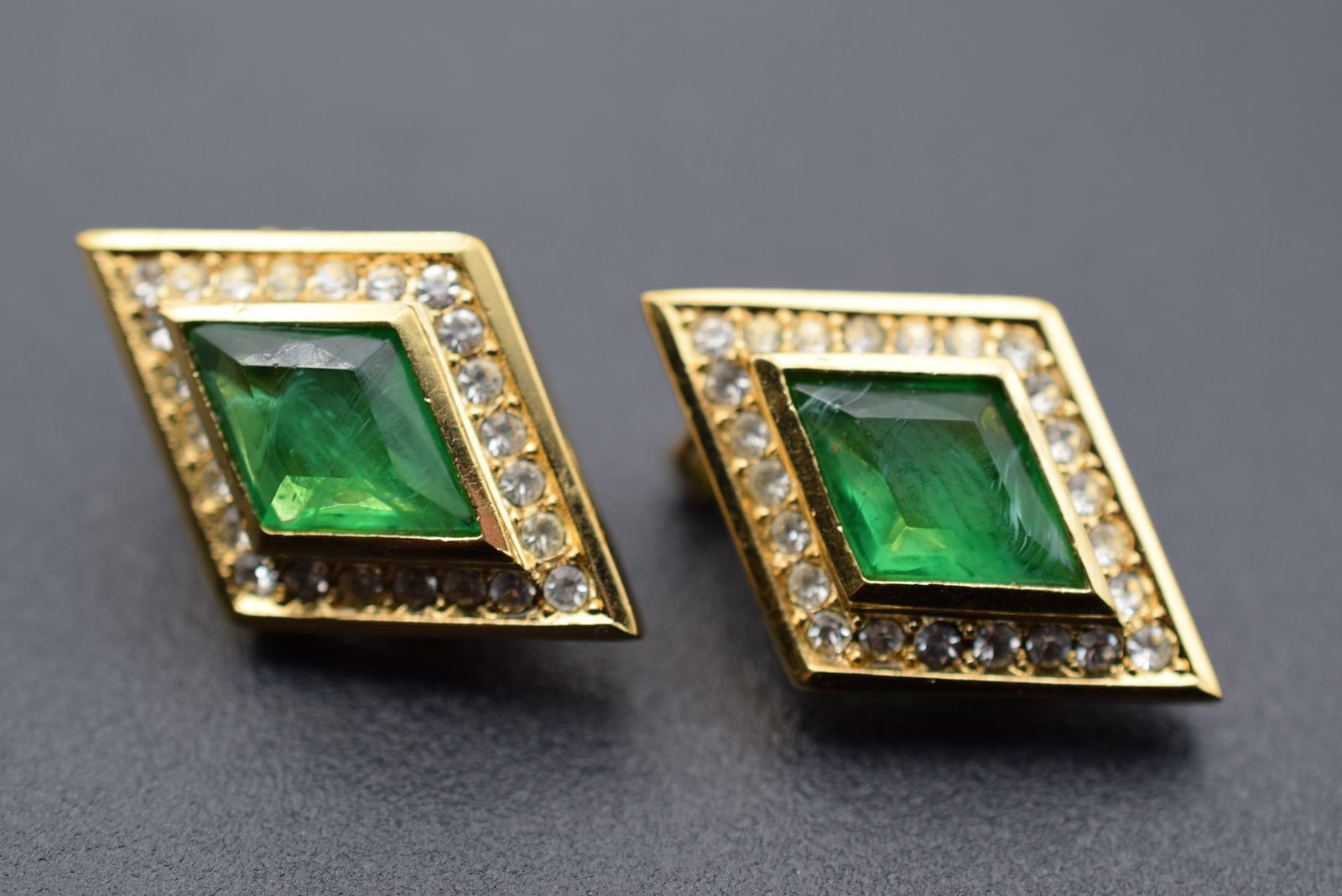 Christian Dior Emerald Green Rhinestone Vintage Clip Earrings Lot 903 (1 of 5)