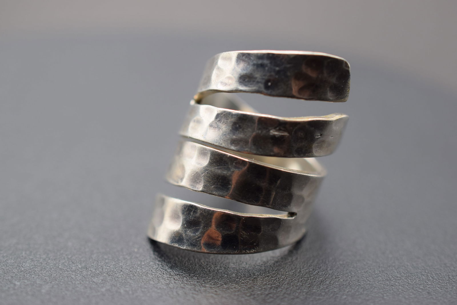 Hammered Band Wrap Sterling Silver 925 Ring Vintage Size 6.25  Lot 1041 (1 of 3)