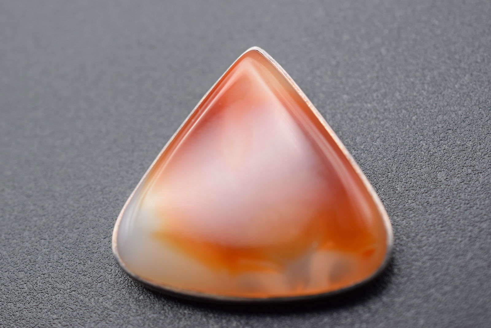 Agate 925 Sterling Silver Pendant Lot 1057: Agate 925 Sterling Silver Pendant measures 1 1/2" x 1 1/2" signed 925 on the back weighs 17 grams