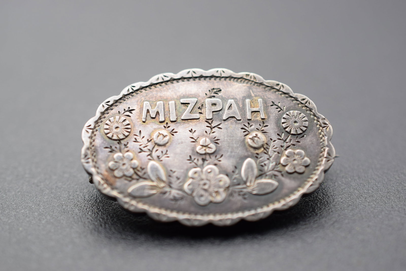 Mizpah Sterling Hallmarked UK Victorian Brooch Pin Vintage Lot 1158: Mizpah Sterling Hallmarked UK Victorian Brooch Pin Vintage measures 1 1/2" x 1" weighs 4.60 grams