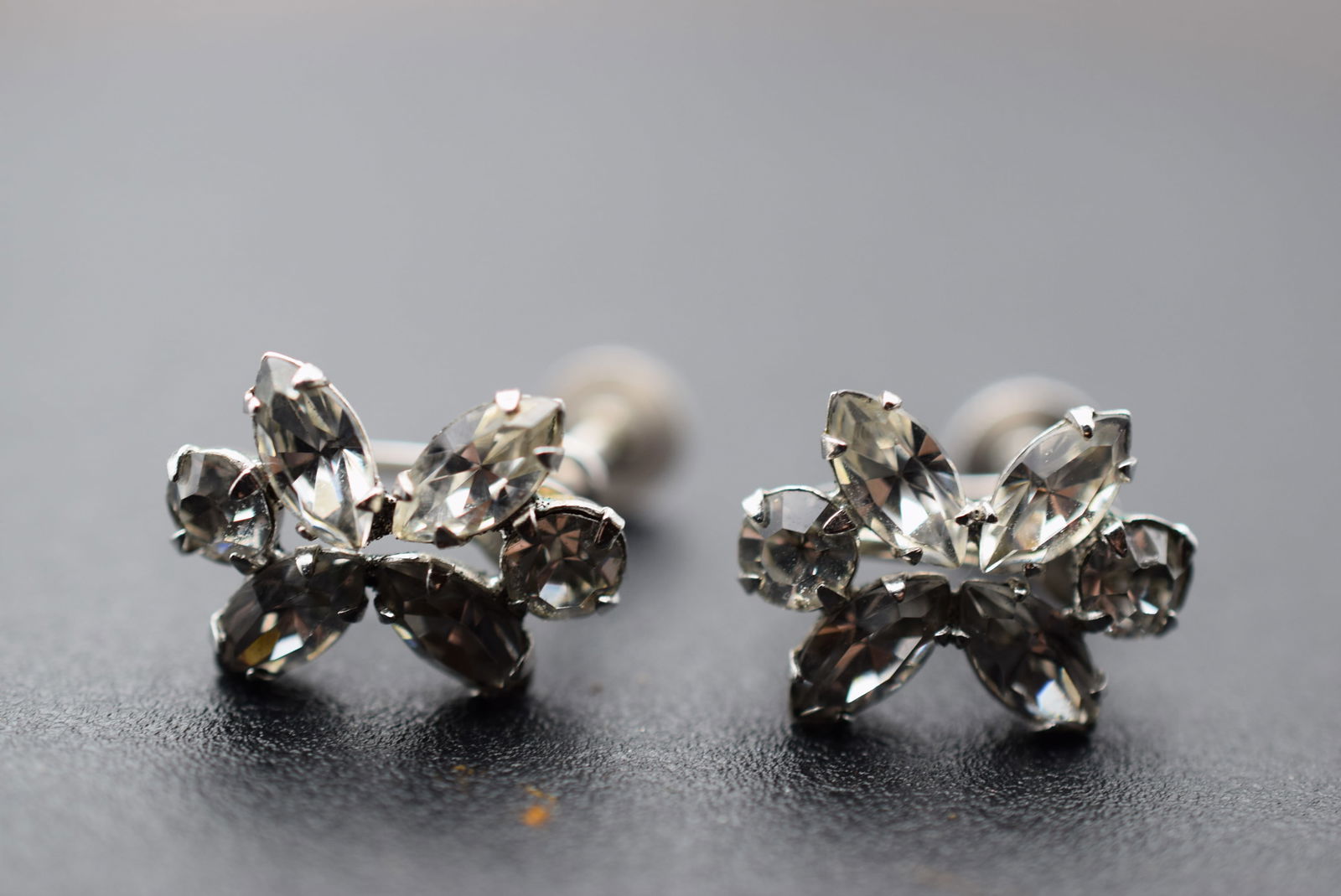 Sherman Screwback Earrings Signed Vintage 1940's Lot 1180: Sherman Screwback Earrings Signed Vintage 1940's Signed on the backs Measures 3/4" x 1/2"