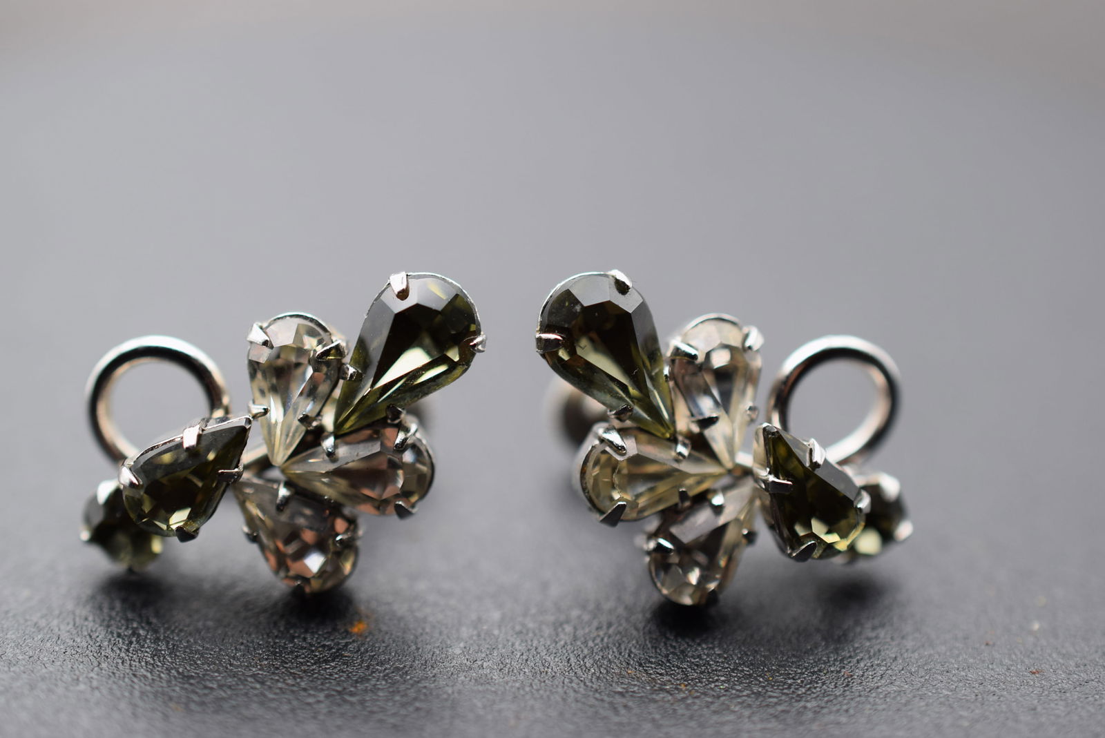 Sherman Screwback Earrings Signed Vintage 1940's Lot 1182: Sherman Screwback Earrings Signed Vintage 1940's Signed on the backs Measures 1" x 3/4"