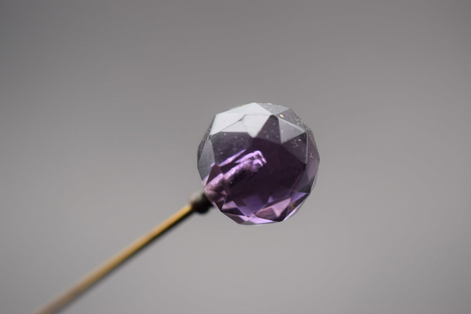 Victorian Hat Pin Vintage Old Faceted Amethyst Glass Lot 1242: Victorian Hat Pin Vintage Old Faceted Amethyst Glass top measures 5/8" in diameter and the pin measures 7" long