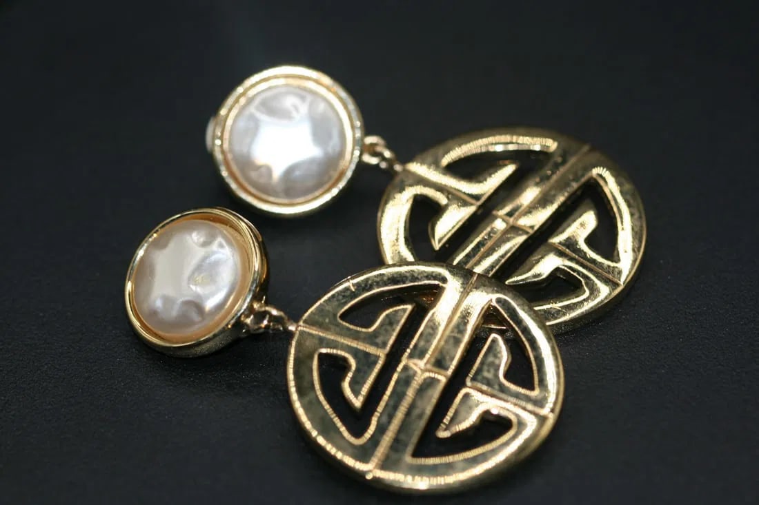 Givenchy Paris New York Faux Pearl RARE Clip Earrings Vintage lot#92: Givenchy Paris New York Faux Pearl RARE Clip Earrings Vintage very rare ! Measures 2 3/8" by 1 3/8" Wide signed on both tops and bottoms of the earrings