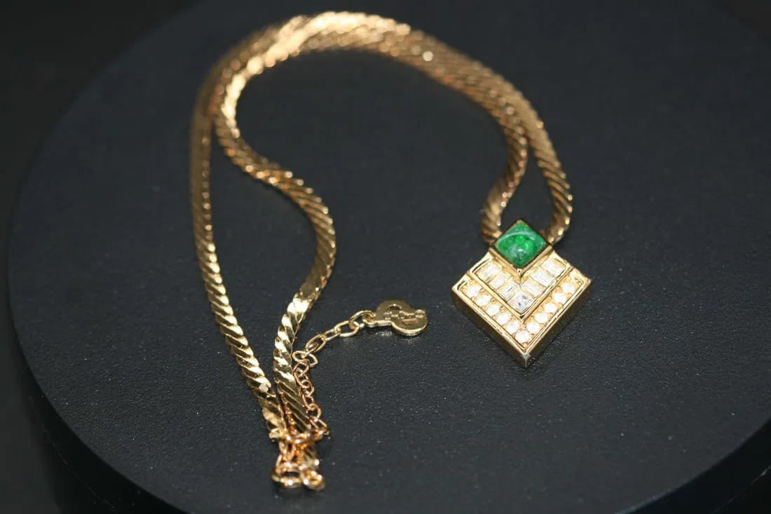 Christian Dior Vintage Faux Emerald Rhinestone Necklace Chevron Signed .lot#93 (1 of 5)