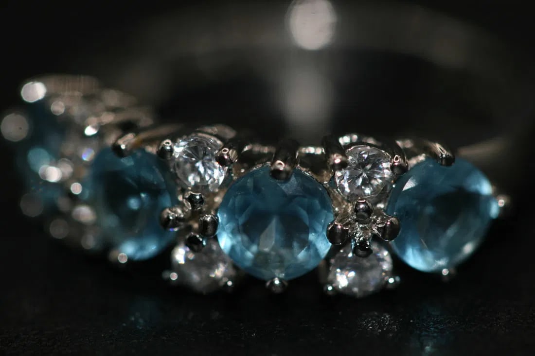 CZ Zircon Aquamarine Cluster Ring Size 8.5 .lot#97 (1 of 5)
