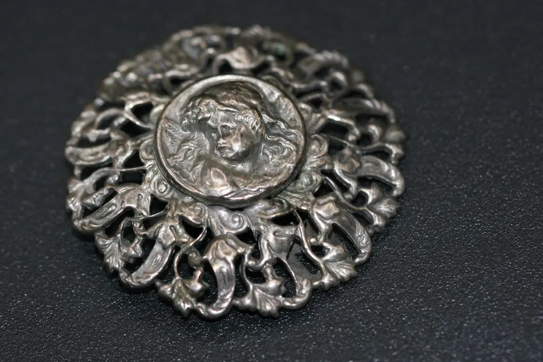 Edwardian Dress clip vintage Cherub Repousse .lot#120: Edwardian Dress clip vintage Cherub Repousse measures 1 7/8" in diameter normal wear on the back for the age