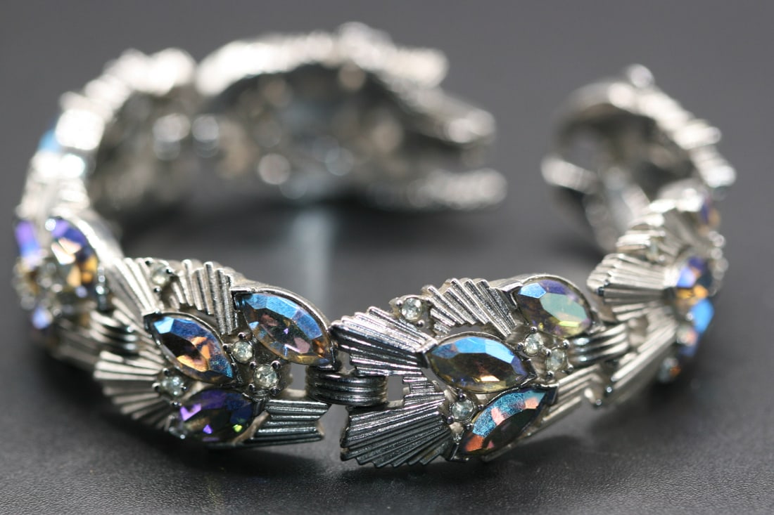 Crown Trifari Signed  Vintage Bracelet Rhinestone .lot#125 (1 of 5)