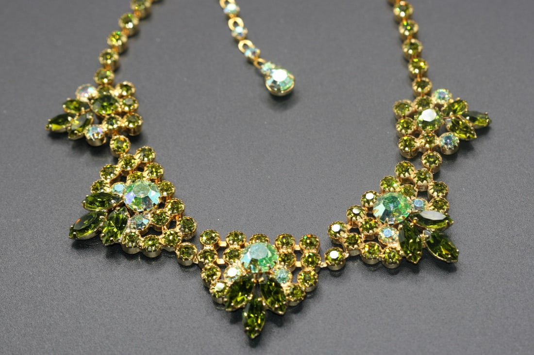 Olivine Green Exquisite Austria Swarovski Crystal Necklace Vintage .lot#153: Olivine Green Exquisite Austria Swarovski Crystal Necklace Vintage measures 16" long and is 2" wide unsigned .lot#153