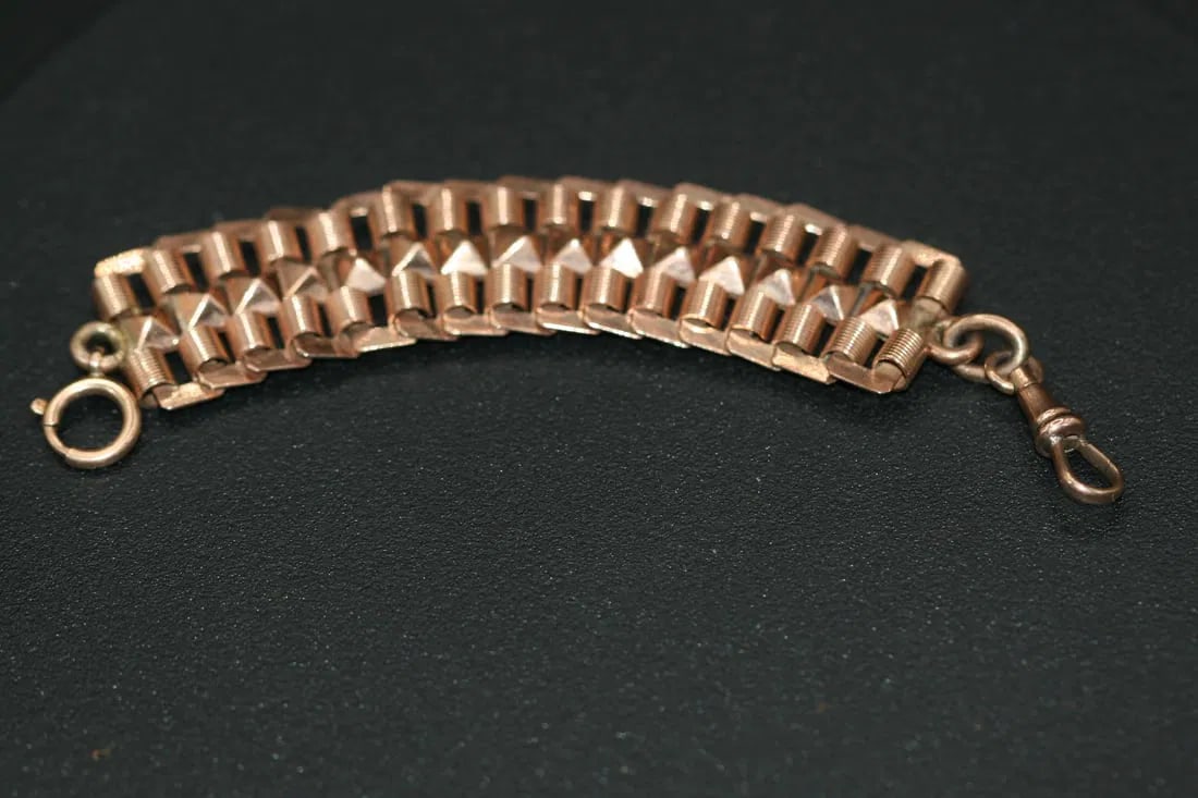 Gold Filled Watch Chain Vintage .lot#156: Gold Filled Watch Chain Vintage measures 4 3/4" x 3/4" and is unsigned
