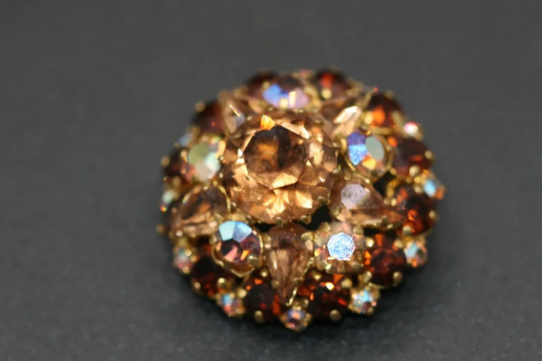 Rhinestone Topaze Dome Brooch Pin Vintage Austria  .lot#168 (1 of 3)