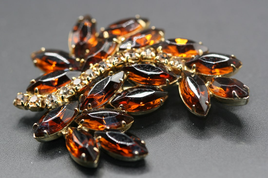 Amber Cognac topaze Rhinestone Brooch Pin Huge Vintage .lot#173: Amber Cognac topaze Rhinestone Brooch Pin Huge Vintage measures 2 3/8" x 2"