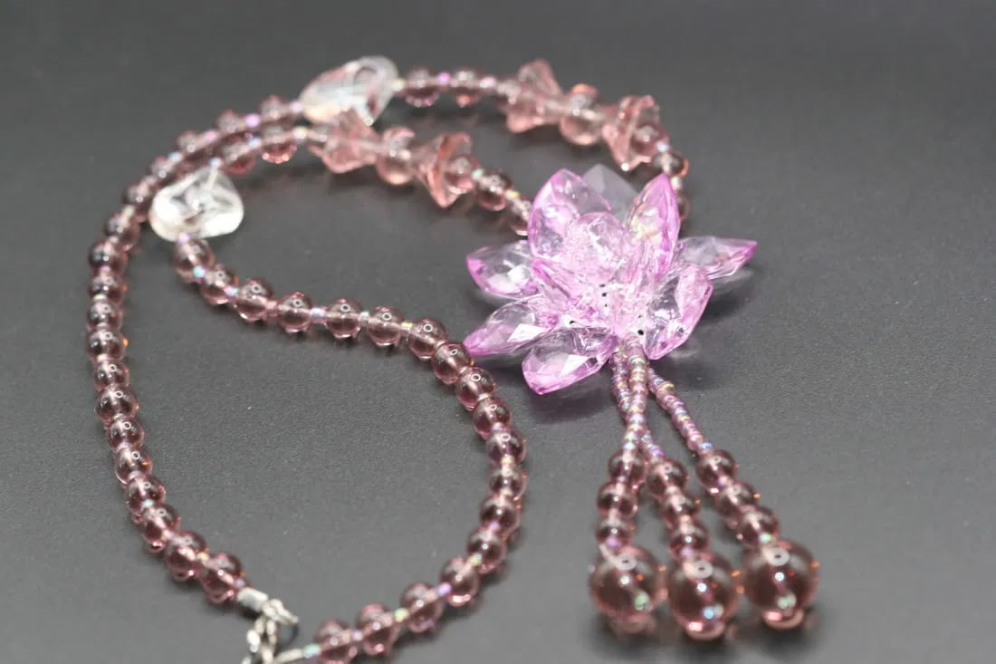 Amethyst color Glass Bead Flower Necklace .lot#224: Amethyst color Glass Bead Flower Necklace measures 20" long plus the drop that measures 4" long the beads are glass only the center flower is synthetic. Very Nice.