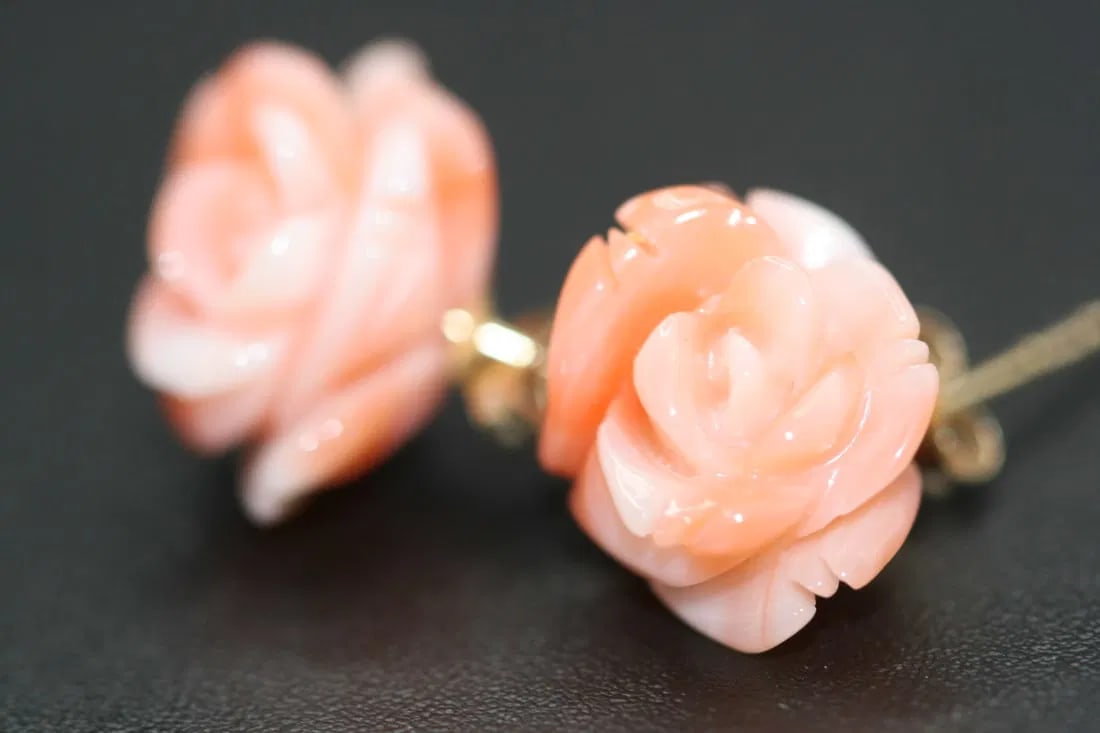 Coral Angelskin Genuine 14kt Gold Posts Pierced earrings vintage .lot#276: Coral Angelskin Genuine 14kt Gold Posts Pierced earrings vintage 5/8" x 1/2" signed 14kt on the butterfly posts backs