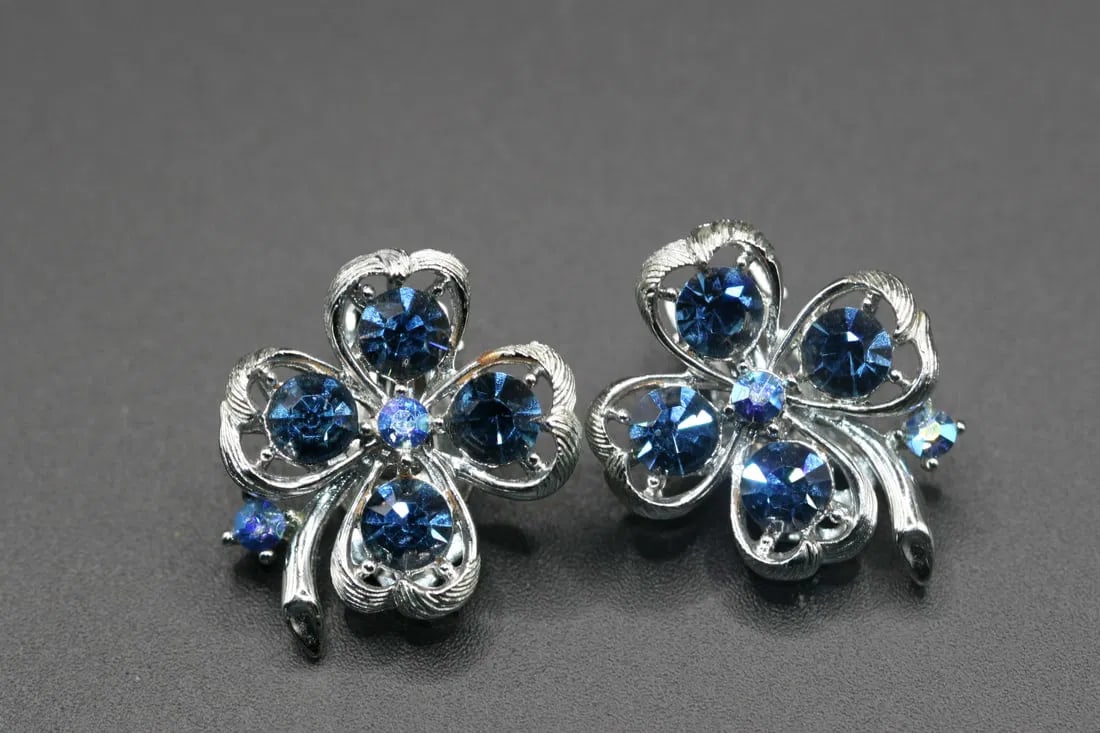 Lisner Rhinestone Clover Clip Earrings Signed   .lot#293 (1 of 2)