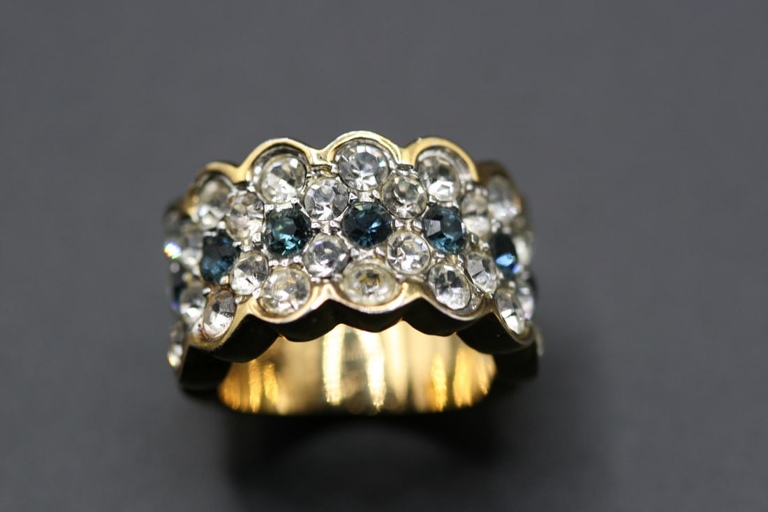 18K Gold Filled Rhinestone Cocktail Band Ring Size 6.5 .lot#307: 18K Gold Filled Rhinestone Cocktail Band Ring Size 6.5 measures 1/2" wide ! Signed inside 18k HGE