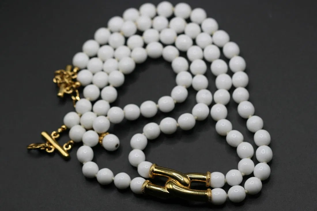 White Onyx Glass Choker .lot#311: White Onyx Glass Choker beads measure 9mm and the necklace choker is knotted very nice quality measures 20" long but can be own as short as 16 1/2" by using the connector hook