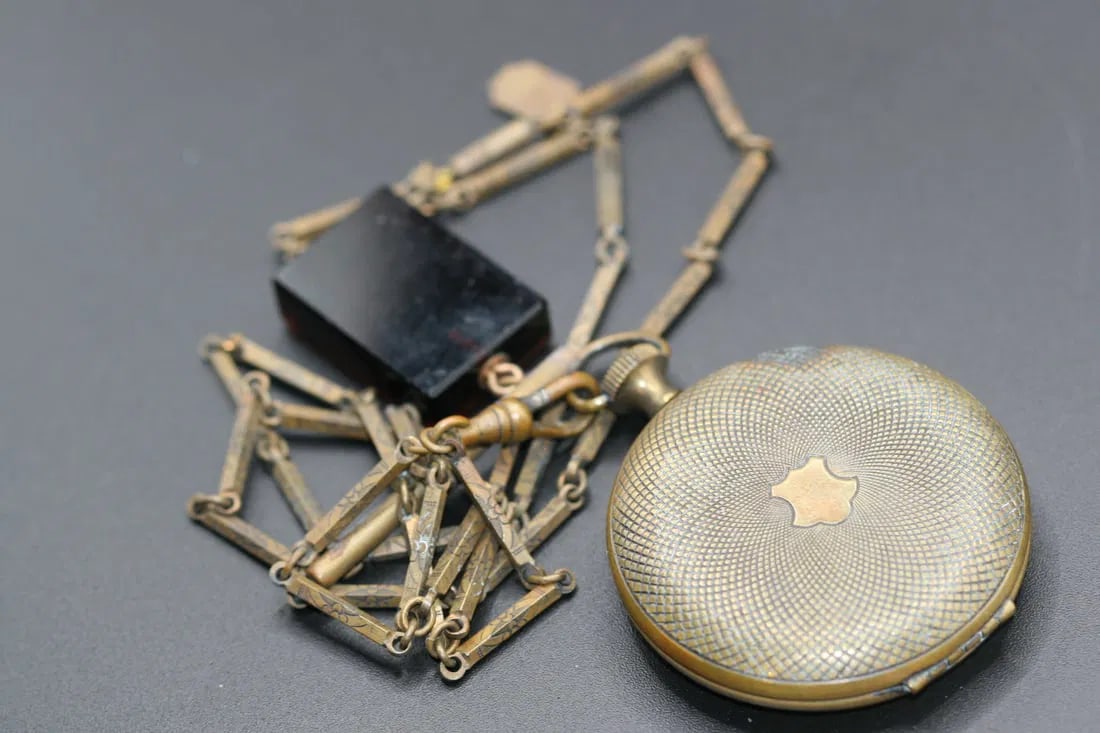 Pididdly Links Kingston NY Vintage Locket Intaglio Pocket watch   .lot#319 (1 of 9)