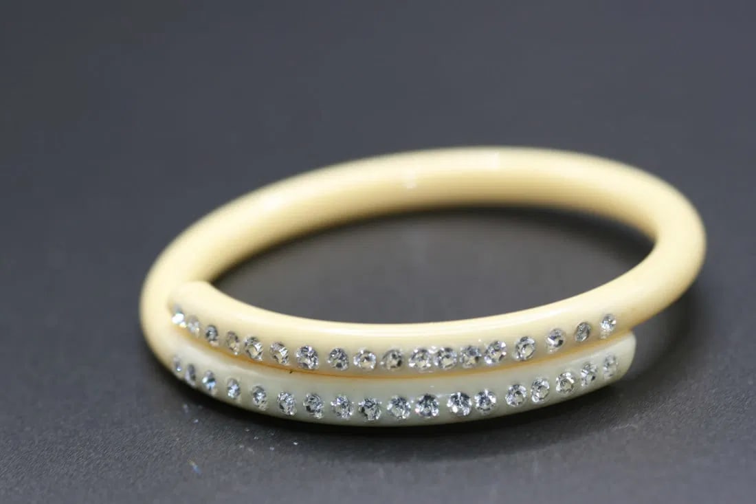Lucite Rhinestone Bangle Bracelet Vintage   .lot#328 (1 of 2)