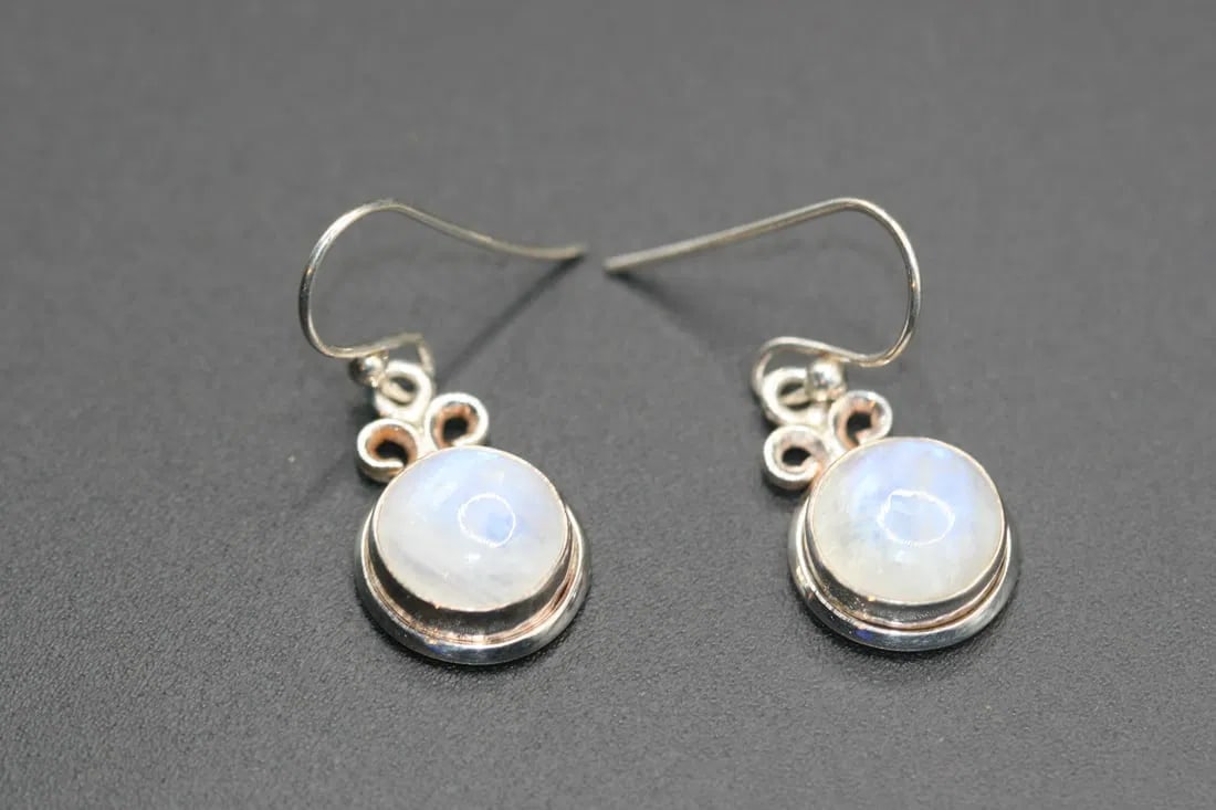 Moonstone Sterling Silver 925 Pierced Earrings .lot#399: Moonstone Sterling Silver 925 Pierced Earrings measures 3/4" x 1/2" signed on the backs 925