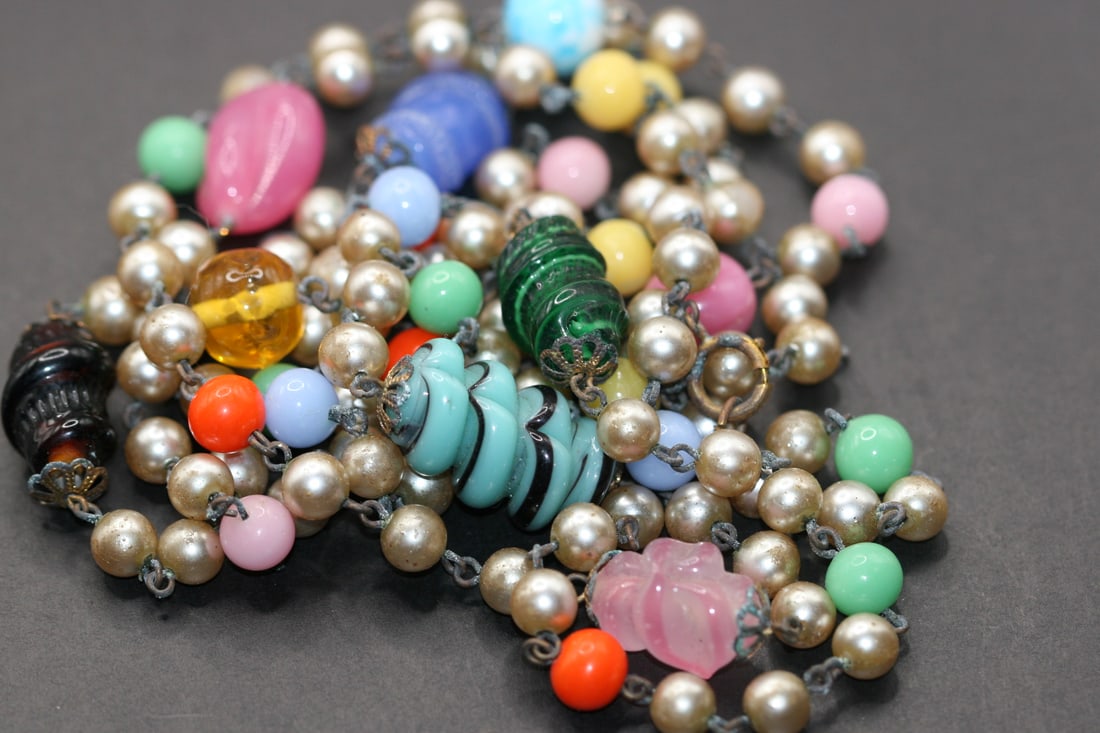 Art Glass 56" Long Vintage Flapper length Lot 550: Art Glass 56" Long Vintage Flapper length some vertigris on the metal parts of the necklace