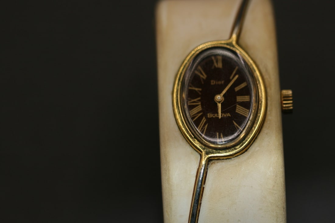 Christian Dior Bulova Bakelite Vintage Watch Works Signed Lot 608 (1 of 6)