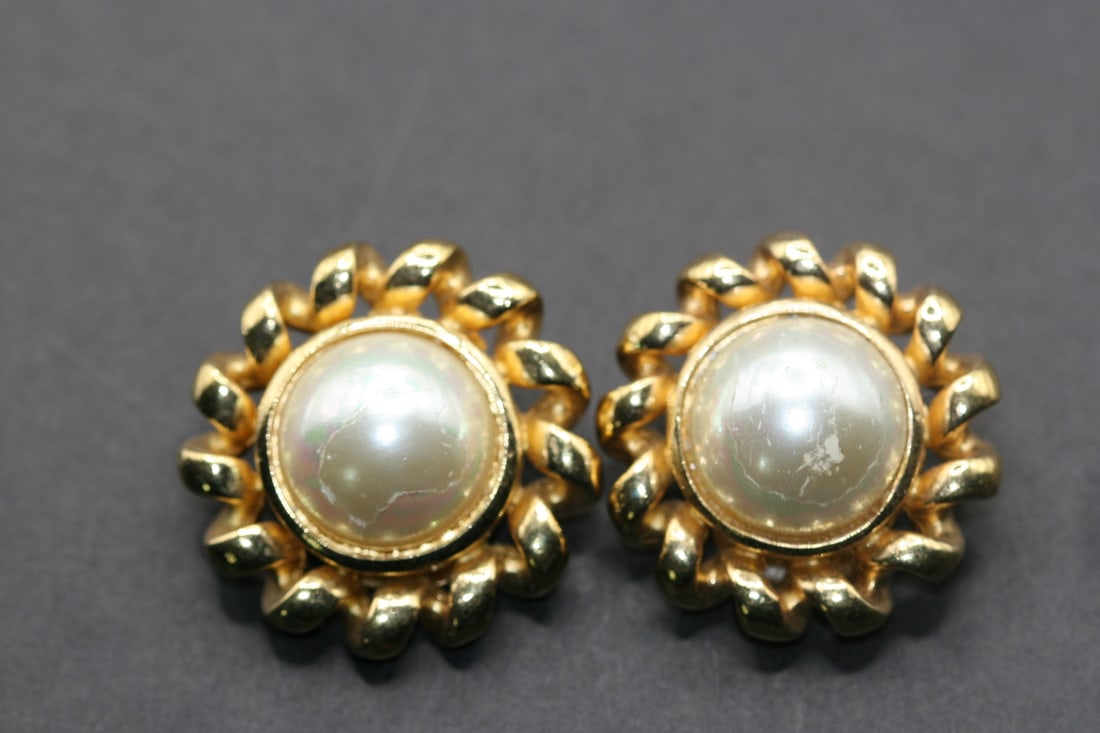 Christian Dior Signed Pearl Clip Earrings Gorgeous Lot 699 (1 of 3)
