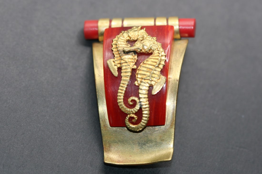 Seahorse Bakelite Brooch Pin 1940's Vintage Signed Lot 722 (1 of 2)