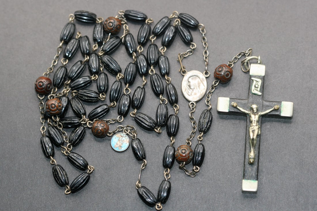 France Depose Sterling Ribbed Black Glass Vintage Rosary Lot 728: France Depose Sterling Ribbed Black Glass Vintage Rosary measures circumference 31" Drop 7" Hanging Length 22 1/2" the back of the Wood Crucifix is signed France Depose and the center medal is stamped