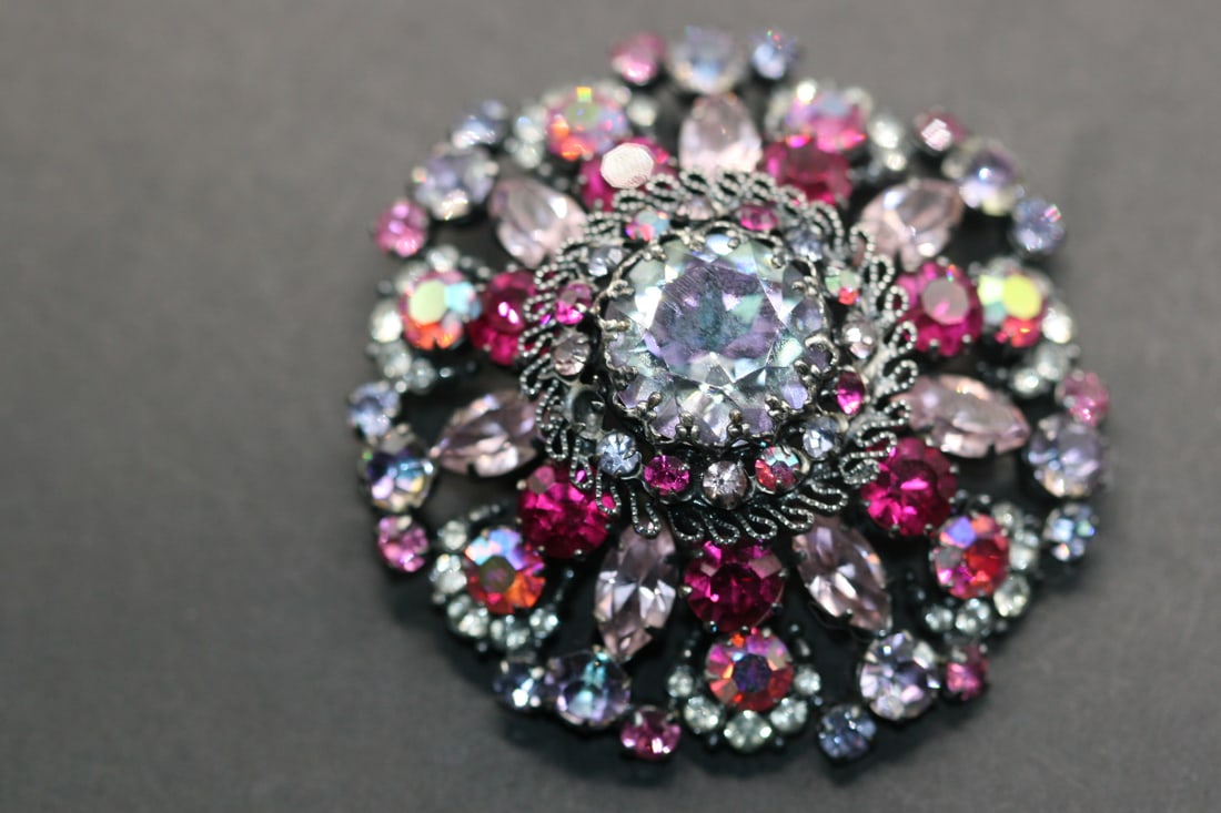 Fucshia Fushcia Purple Pink Rhinestone Japanned Brooch Pin Vintage Lot 731 (1 of 3)