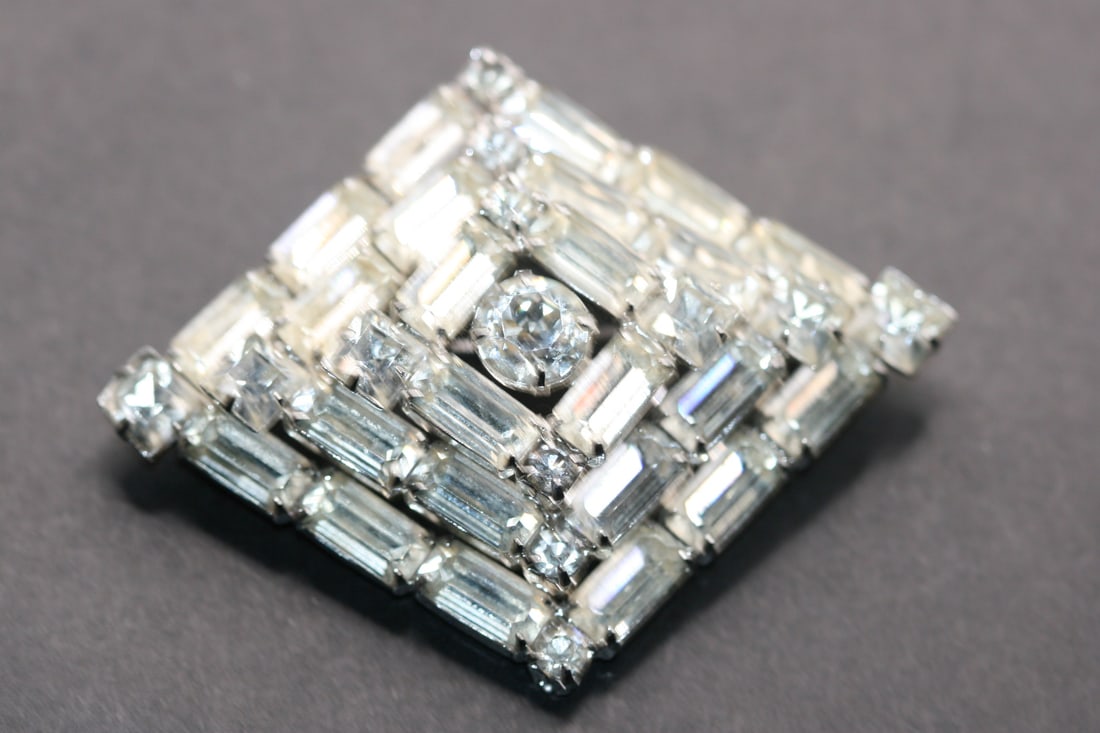 Warner Signed Rhinestone Baguette brooch pin 1940's Lot 768 (1 of 4)