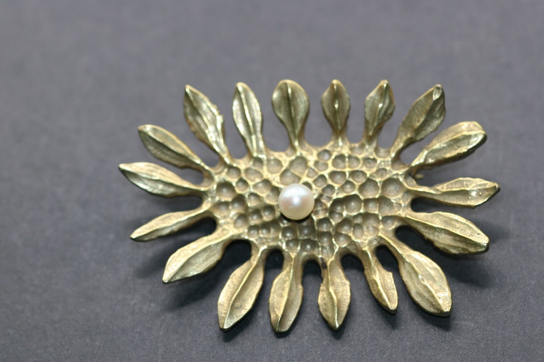 Modernist Sunflower Pearl Hammered Brooch Pin Lot 788 (1 of 2)