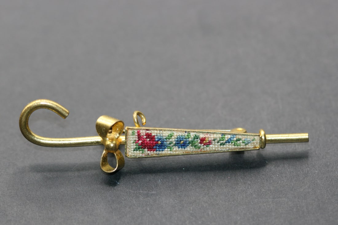 Pettipoint Umbrella Brooch Pin vintage Lot 793 (1 of 2)