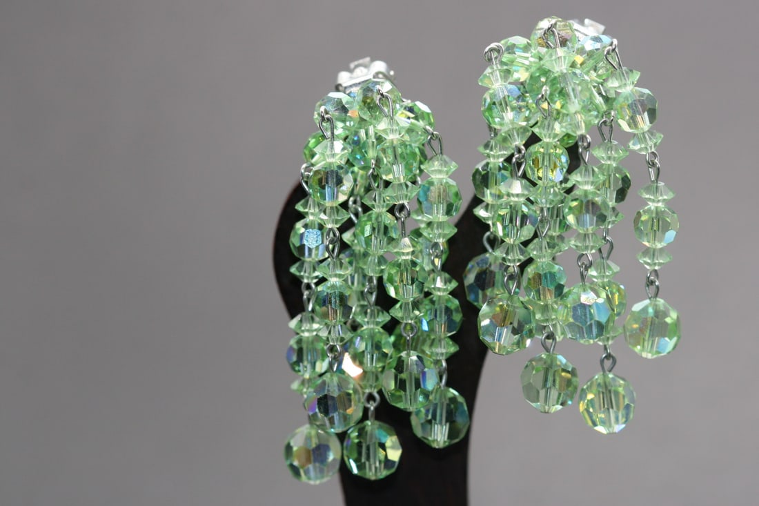 Sherman Peridot RARE Crystal Chandelier Shoulder Duster Clip Earrings Lot 820: Sherman RARE Crystal Chandelier Shoulder Duster Clip Earrings signed Measures 2 1/8" Long x 1" wide