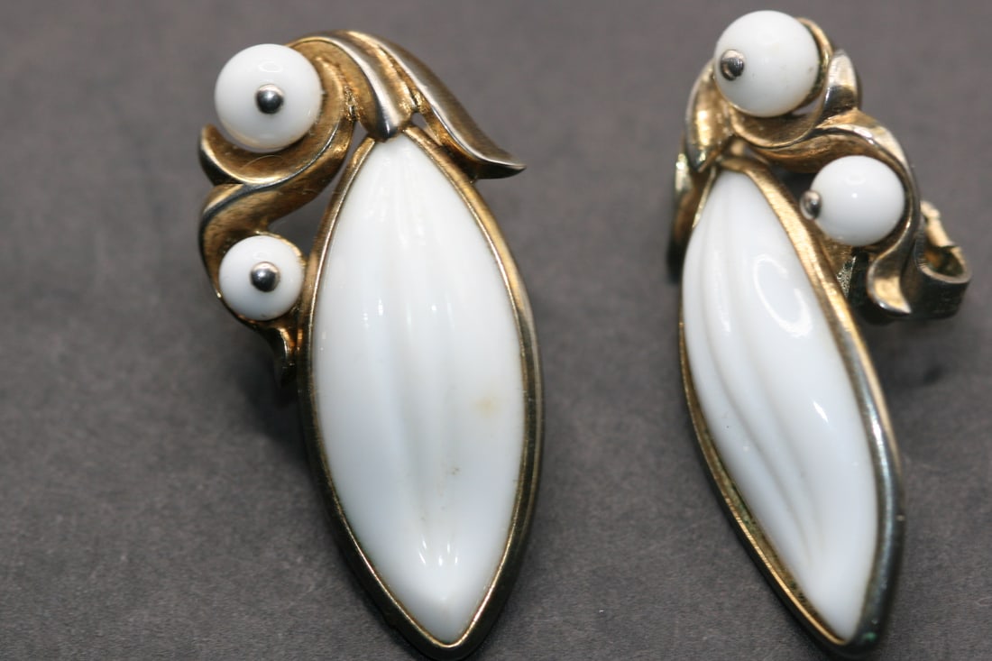 Trifari Crown Fruit Salad White Clip Glass Earrings Vintage Lot 822: Trifari Crown Fruit Salad White Clip Glass Earrings Vintage signed Measures 1 1/2" x 3/4" signed on the back Trifiari with a crown over the T and also marked Design Pat.Pend.