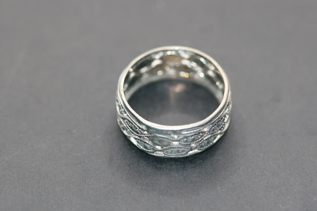 Sterling Silver filigree Band 925 Ring Vintage Size 7 1/2 Lot 843: Sterling Silver 925 Band Ring Vintage Size 7 1/2 band width 3/8" stamped sterling inside