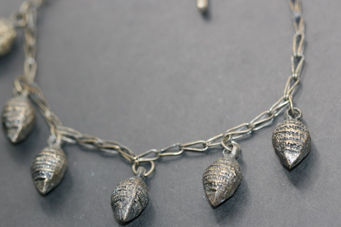 Silver Bee Hive Nest Tree Necklace Vintage Lot 844 (1 of 7)