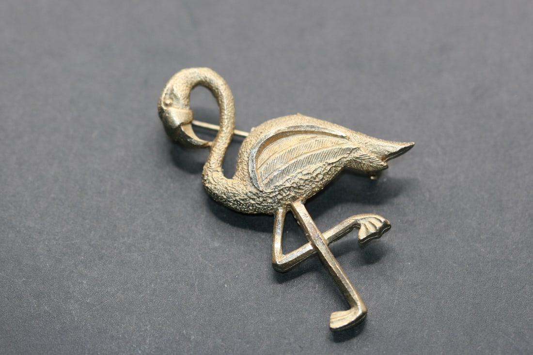 Flamingo Figural Bird Brooch Pin Vintage Lot 853: Flamingo Figural Bird Brooch Pin Vintage measures 2 1/4" x 1 1/2"
