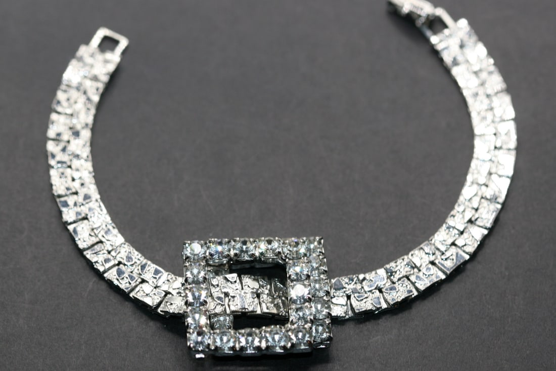 1970's Modernist Bracelet Rhinestone Vintage Lot 921: 1970's Modernist Bracelet Rhinestone Vintage measures 7"x1"