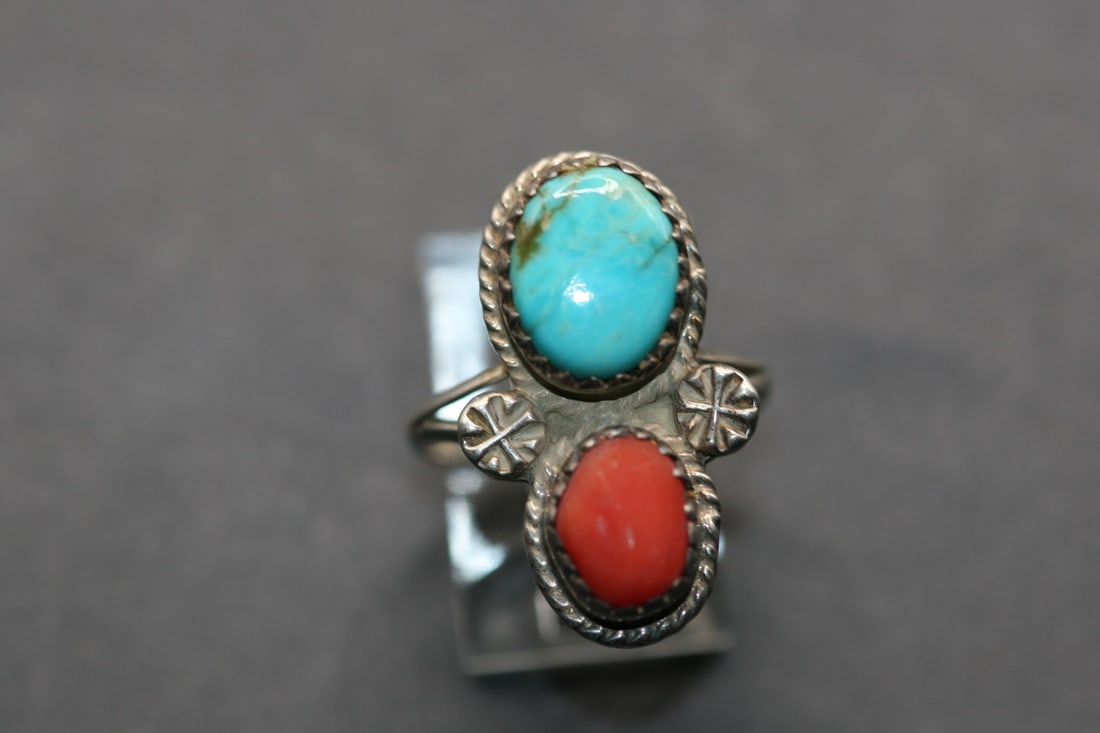 Native Mexico Genuine Coral Turqouise HM Southwest Ring Size 7 Lot 968: Native Mexico Genuine Vintage Silver Coral Turqouise HM Southwest Ring Size 7 Signed HM on the back and top measures 1" x 1/2"