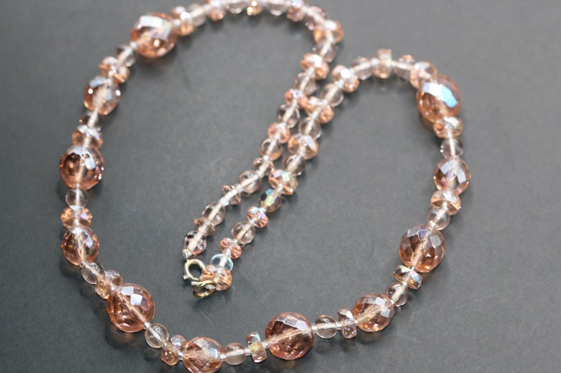 Crystal Necklace Peach Vintage Lot 972: Crystal Necklace Peach Vintage measures 19" long beads 12mm to 6mm