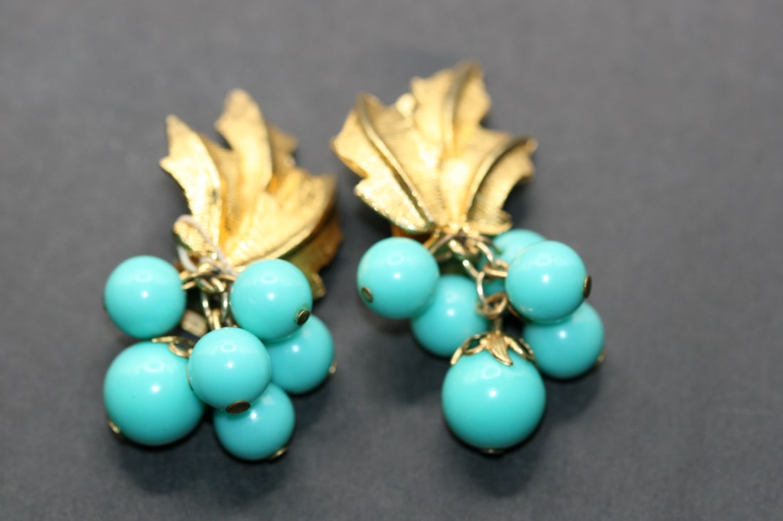 Alice Caviness Turquoise Grapes Clip Signed Earrings Lot 975: Alice Caviness Turquoise Grapes Clip Signed Earrings measures 1 3/4" x 7/8"