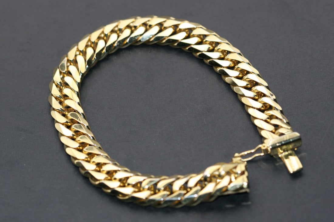 Goldtone Made in Italy Curb Link Bracelet Lot 1045 (1 of 4)