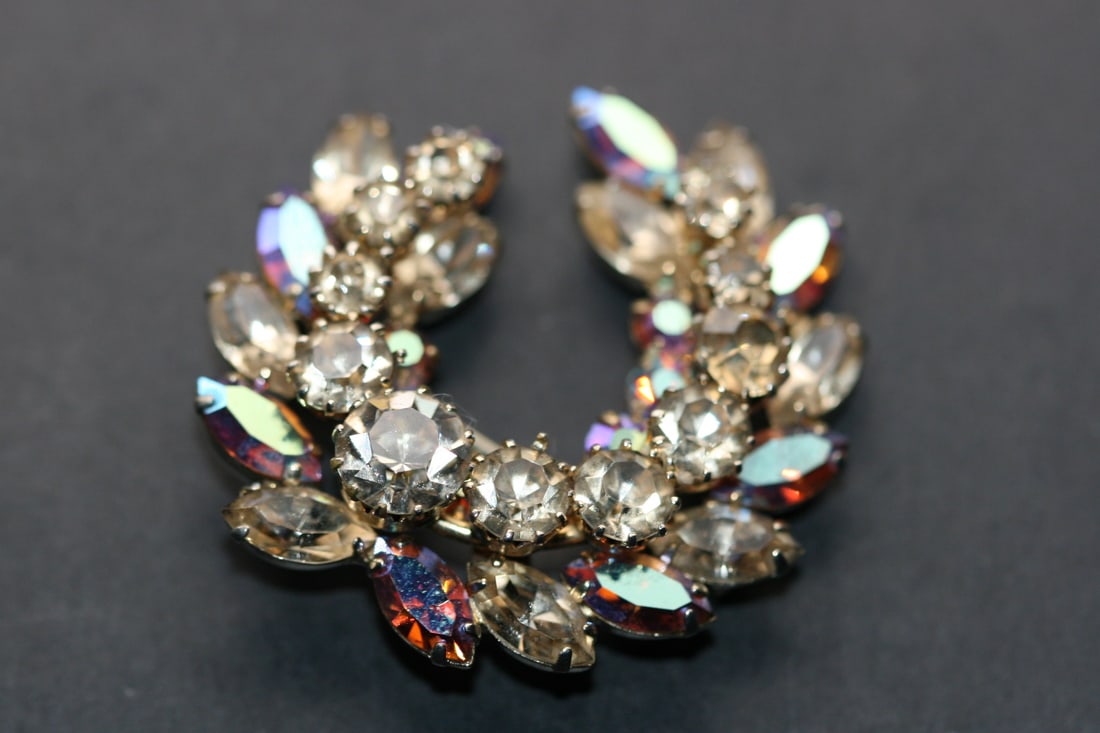 Sherman Rhinestone 50's Brooch Pin Signed Lot 1059: Sherman Rhinestone 50's Brooch Pin Signed measures 1 3/4" x 1 5/8"