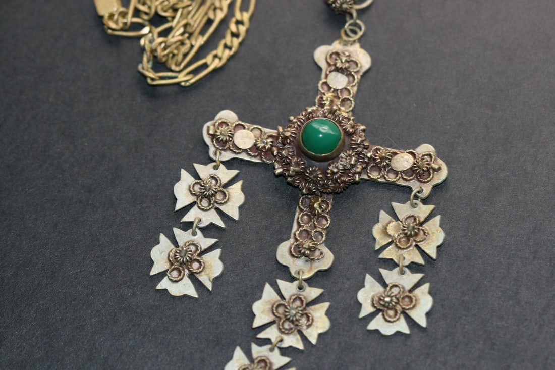 Mexico Cannetille Maltese Cross Ornate Necklace Pendant Lot 1063: Mexico Cannetille Maltese Cross Ornate Necklace Pendant measures 3 3/4" x 2" and is signed on the back Mexico and the brass curb chain measures 23" long it is MARVELOUS !