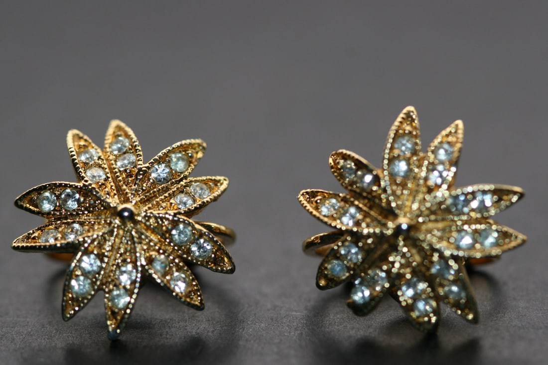 Vintage Clip Back Earrings 1940's Marcel Boucher D'Orlan Dorlan Lot 1227: Vintage Clip Back Earrings 1940's Marcel Boucher D'Orlan Dorlan signed D'Orlan on the backs measures 5/8" in diameter
