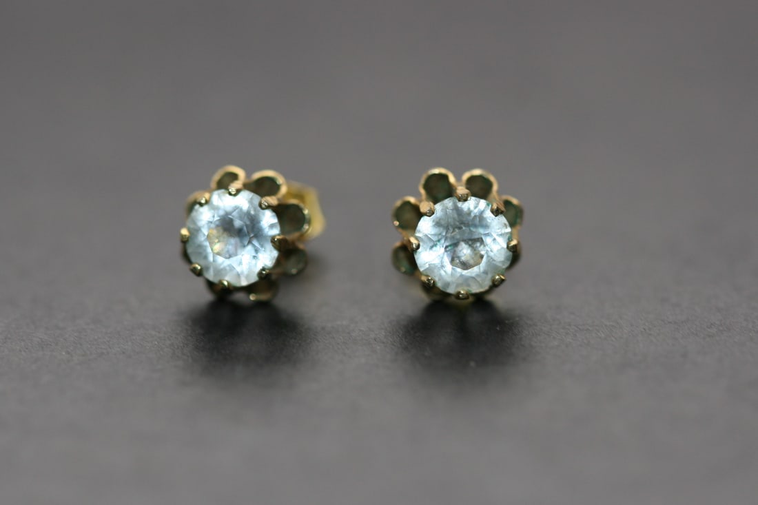 Rhinestone Stud Earrings Pierced 6mm Goldtone Lot 1233 (1 of 2)